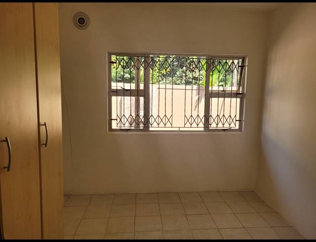 2 BEDROOM FLAT TO LET IN SHALLCROSS